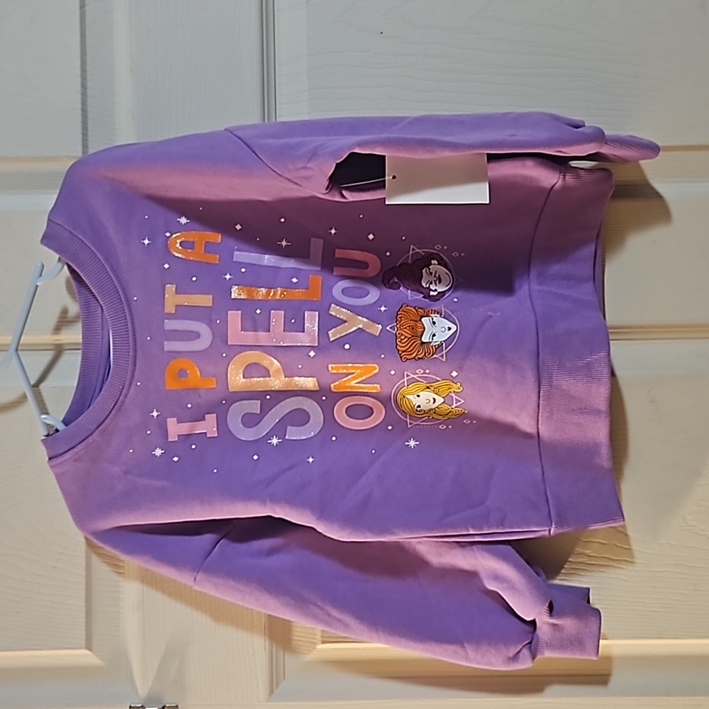 HOCUS POCUS I PUT A SPELL ON YOU SWEATSHIRT: PURPLE: NEW WITH TAGS: XS (4/5)